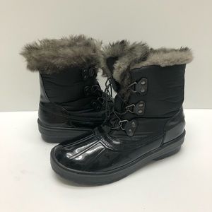 Aldo black duck boots with faux fur lining.